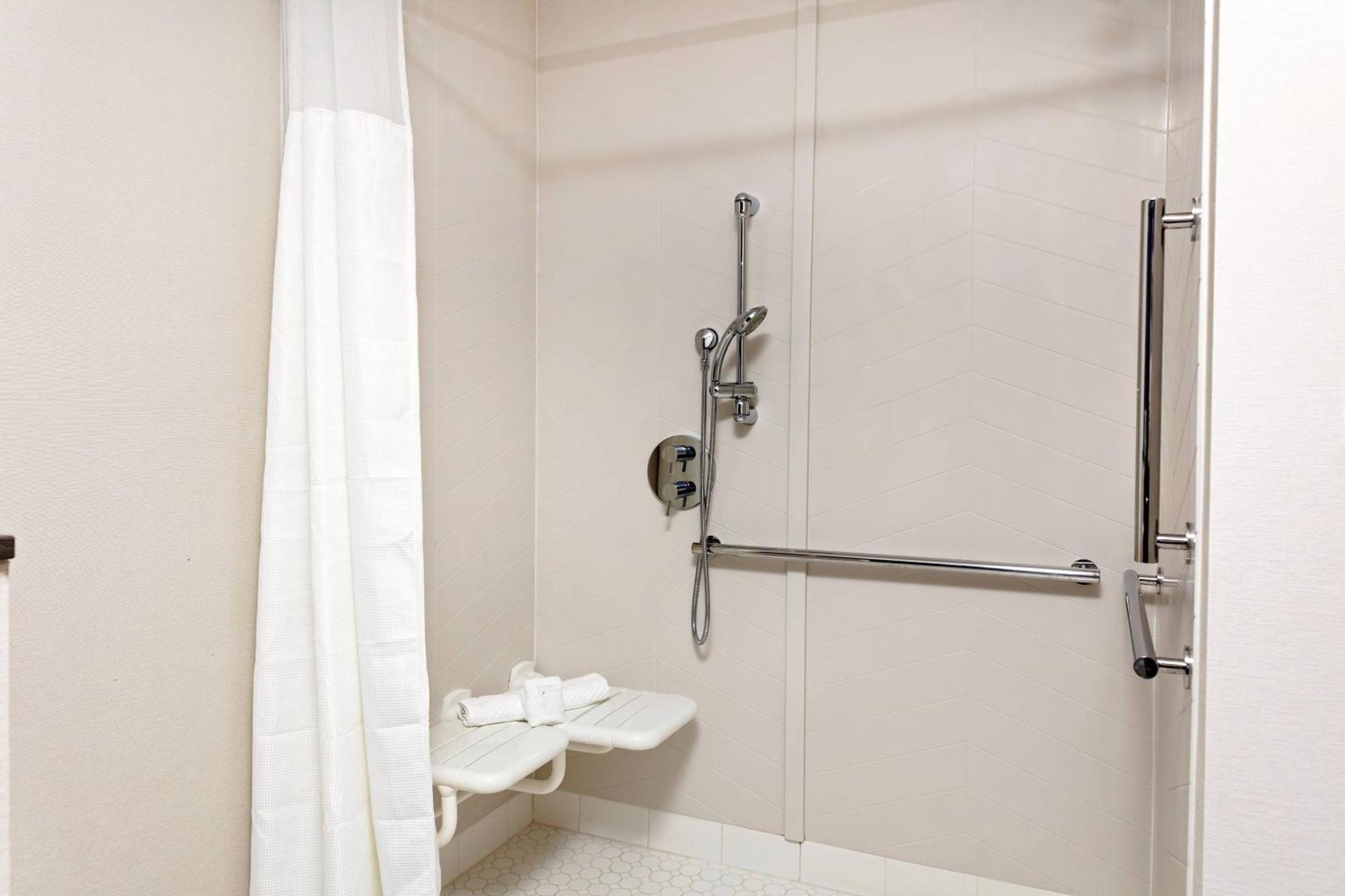 Fairfield By Marriott Port Clinton Waterfront Hotel Екстериор снимка